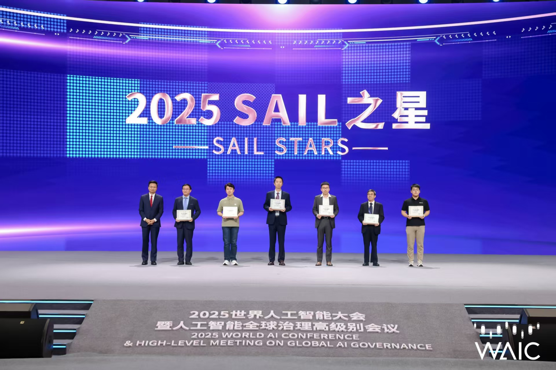 j9娱乐成WAIC唯一获SAIL之星奖的机器...